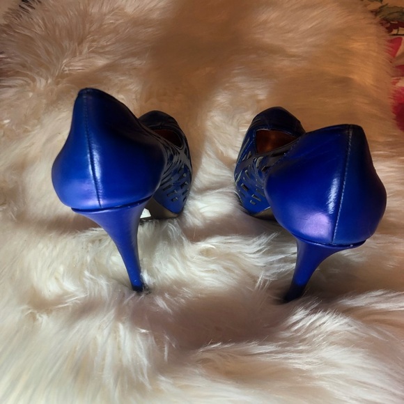 BCBG blue leather cutout platform heels - Picture 6 of 7